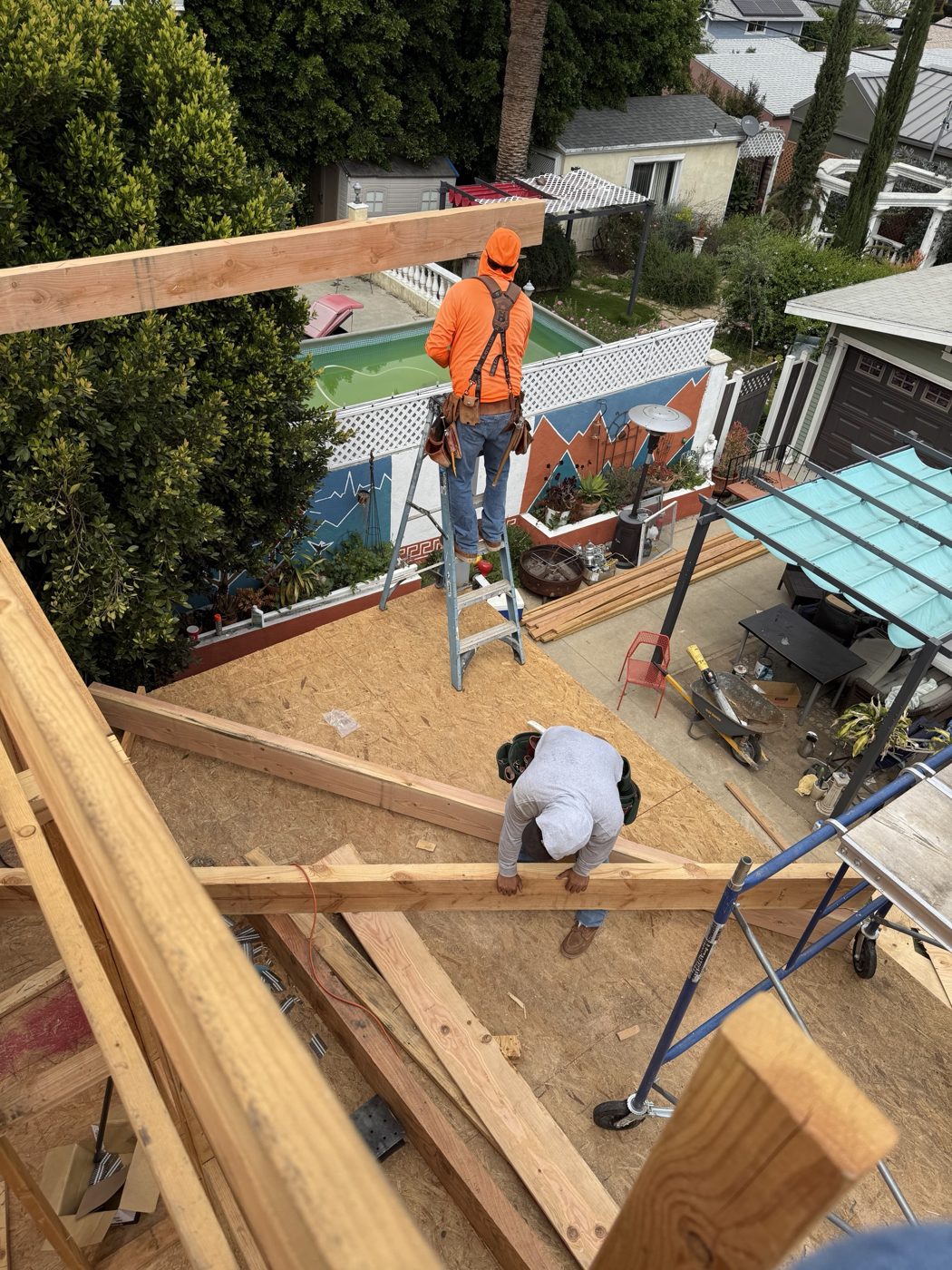Humberto's crew framing a new home
